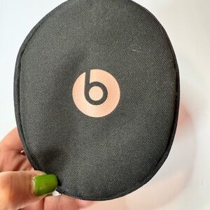 Beats soft zipper case, Beats by Dre Black headphone  Case